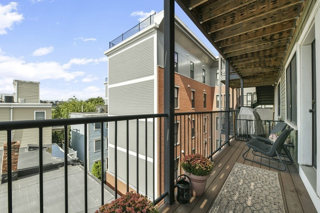 49 L St # 5