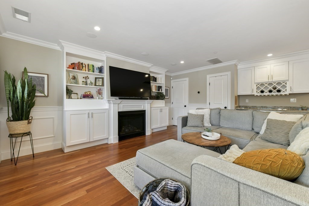 49 L St # 5