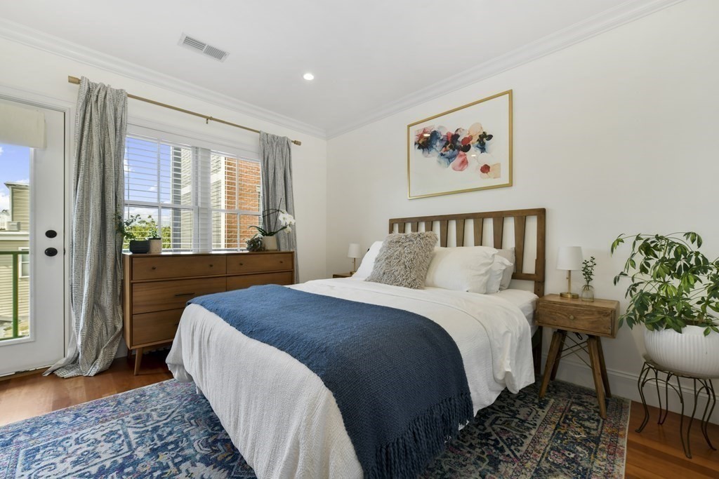 49 L St # 5