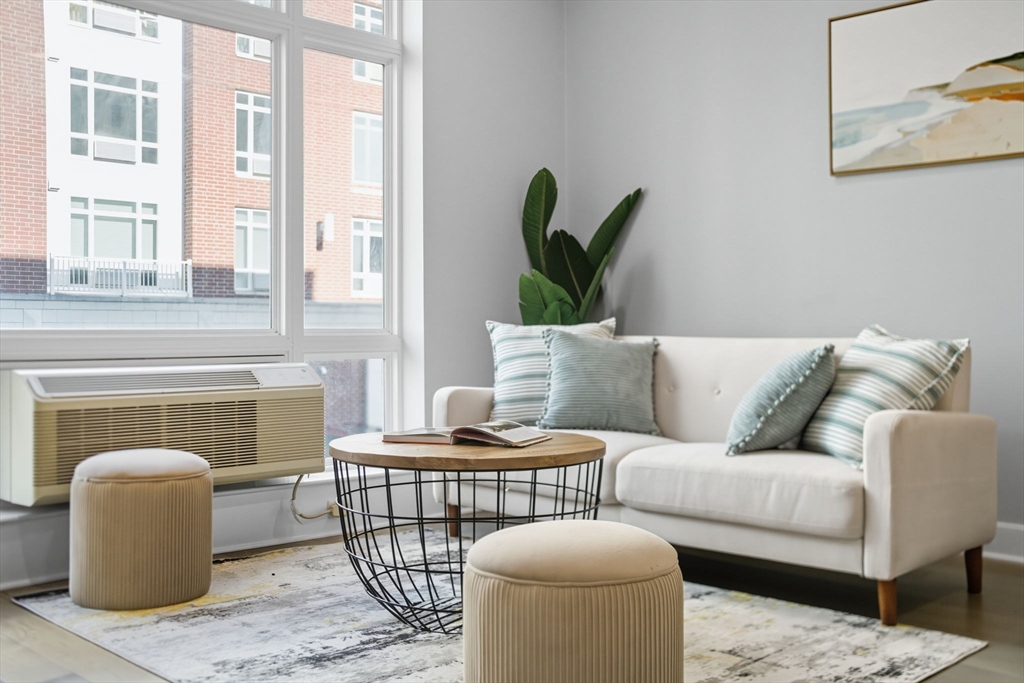 18 Cliveden St # 201