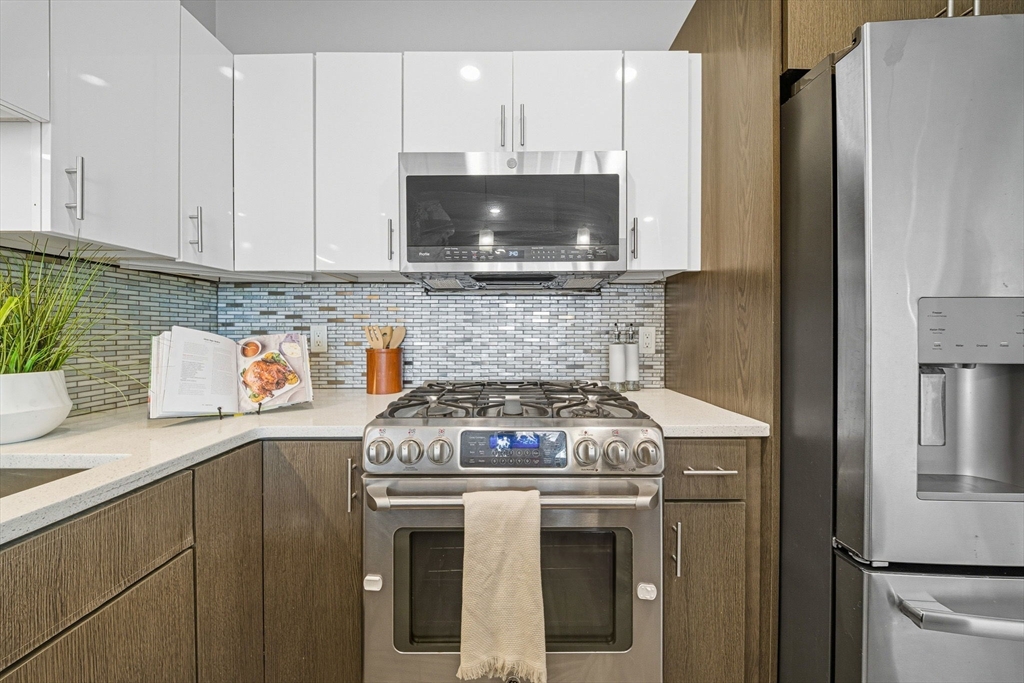 18 Cliveden St # 201