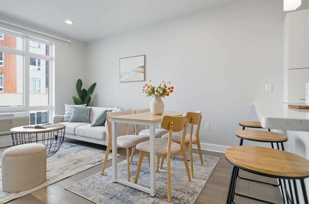 18 Cliveden St # 201