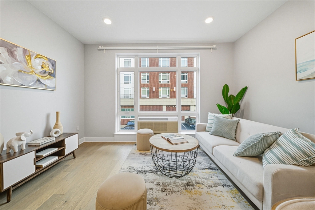 18 Cliveden St # 201