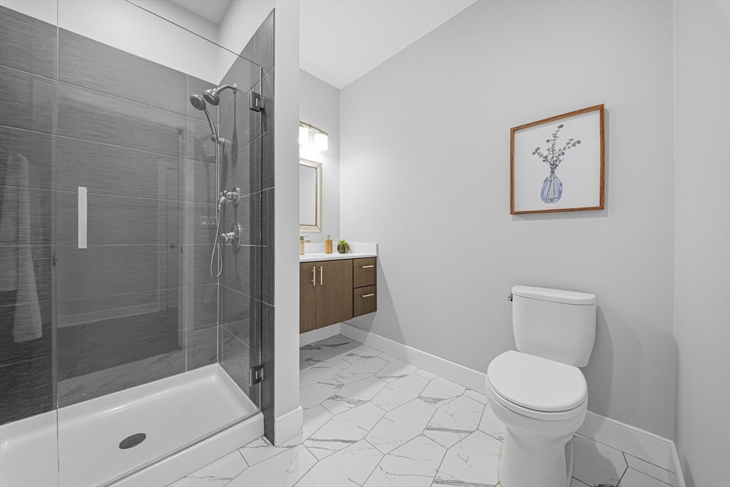 18 Cliveden St # 201