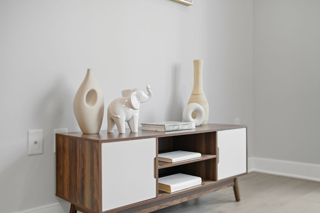 18 Cliveden St # 201