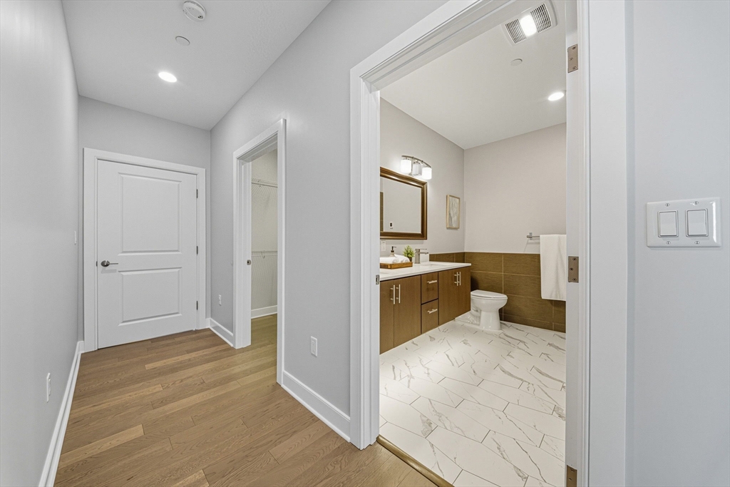 18 Cliveden St # 201