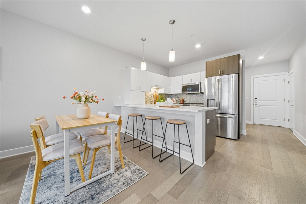 18 Cliveden St # 201