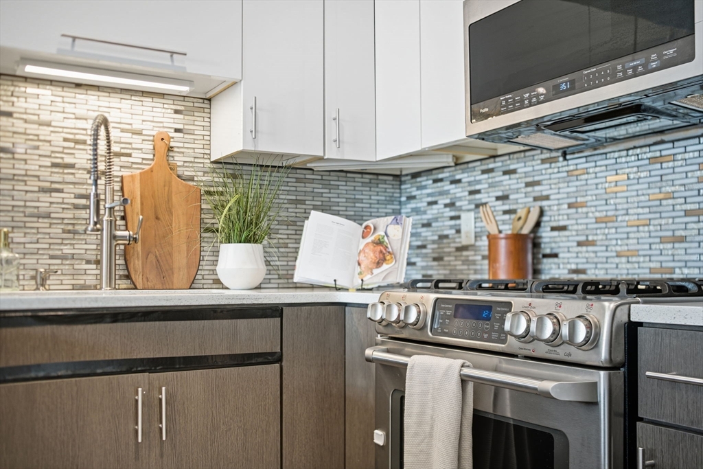 18 Cliveden St # 201