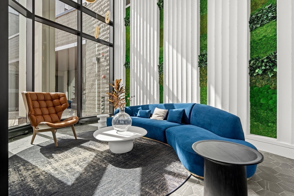 1515 Commonwealth Ave # 303
