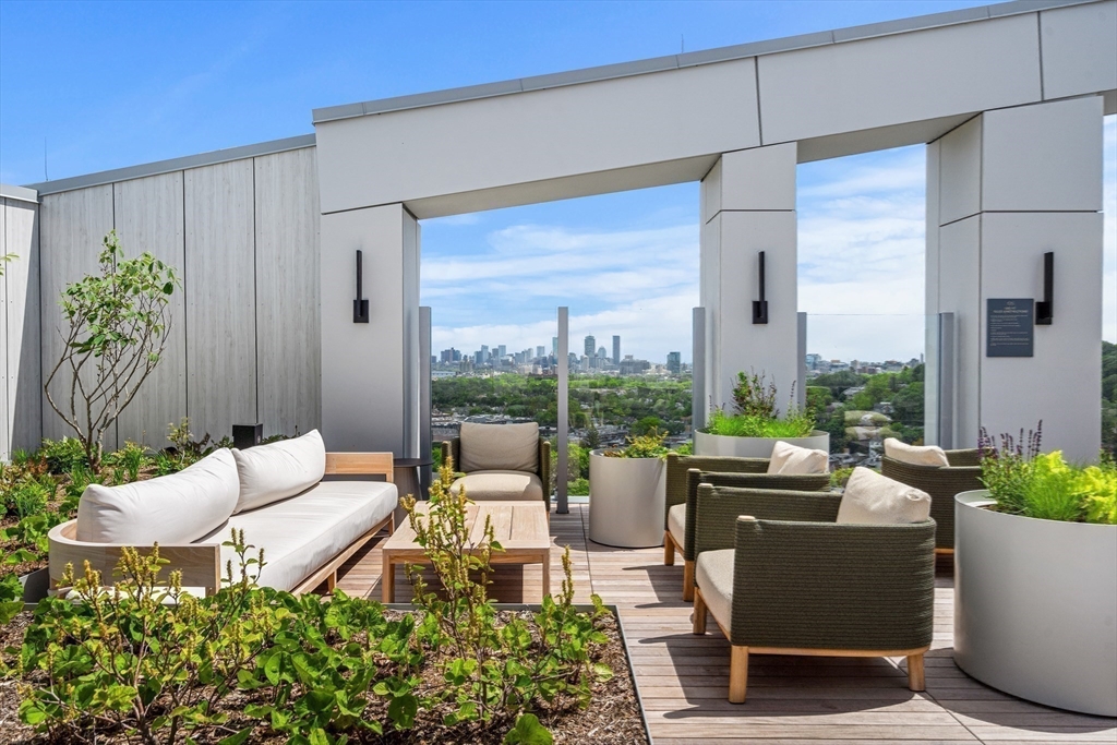 1515 Commonwealth Ave # 303