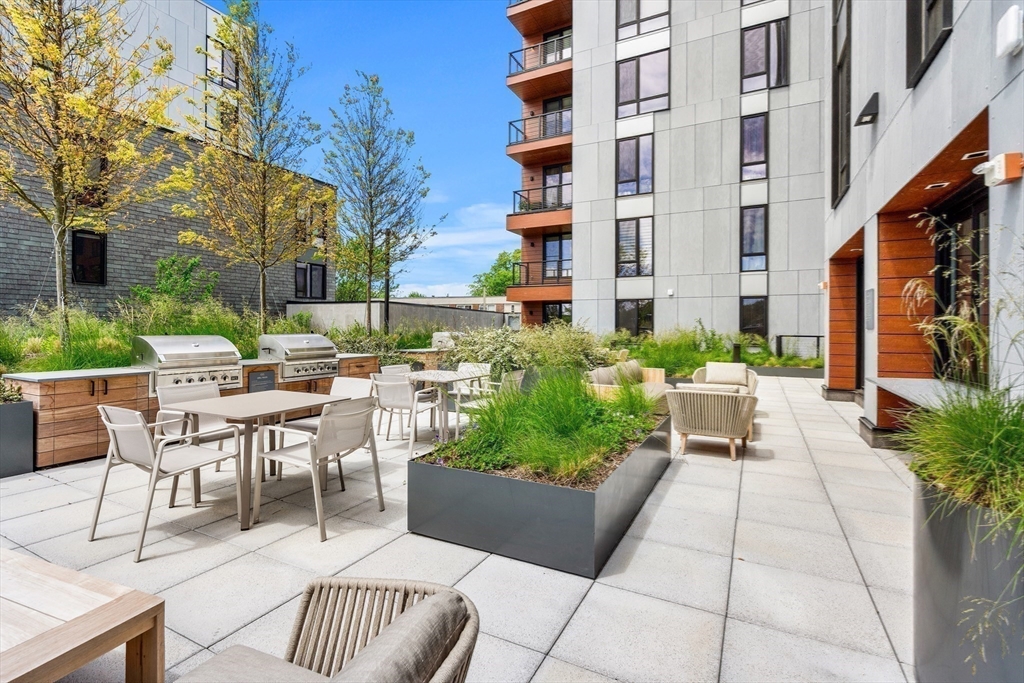 1515 Commonwealth Ave # 303