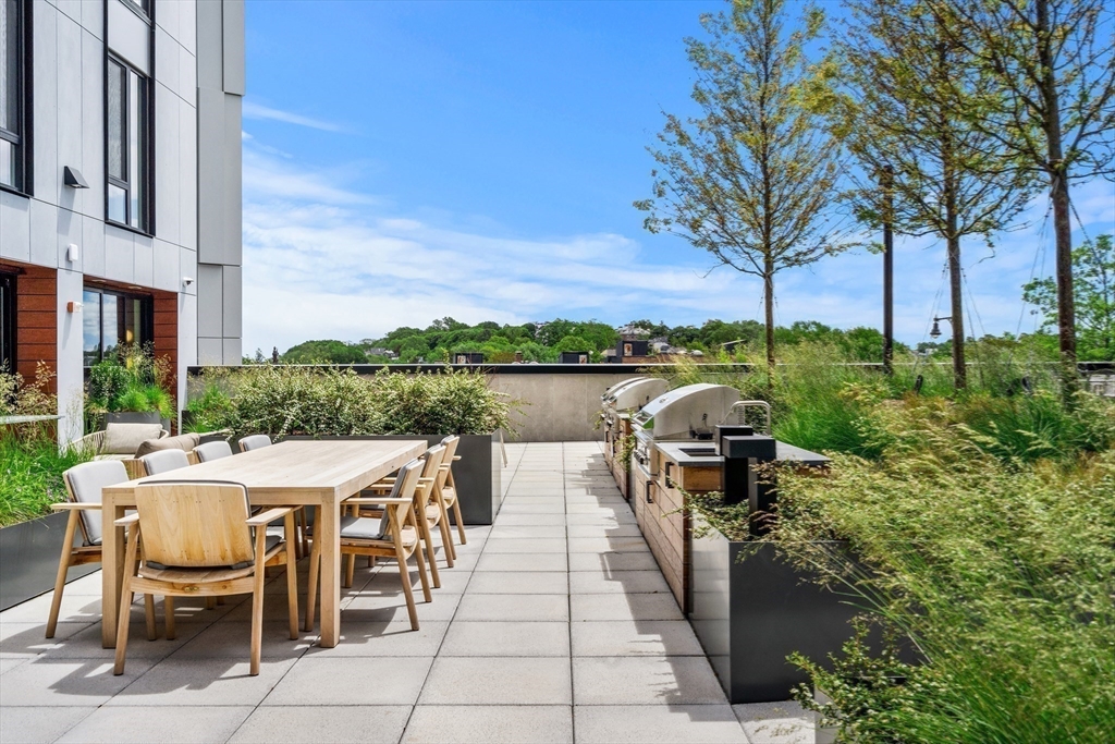 1515 Commonwealth Ave # 303
