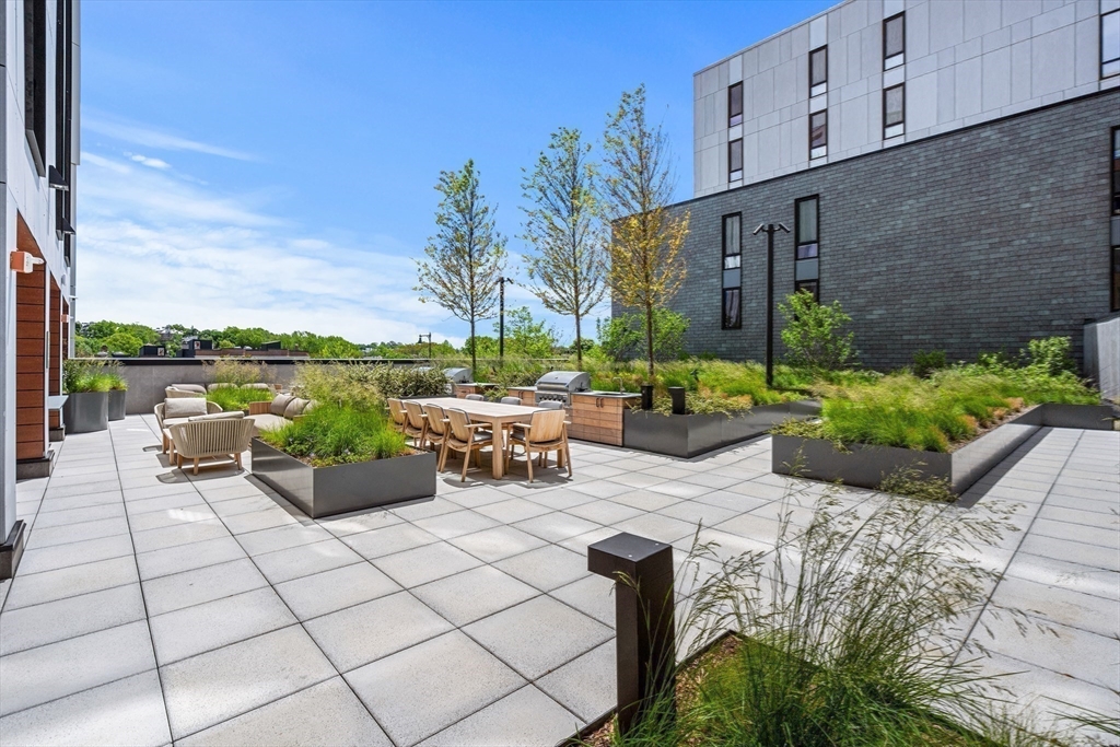 1515 Commonwealth Ave # 303