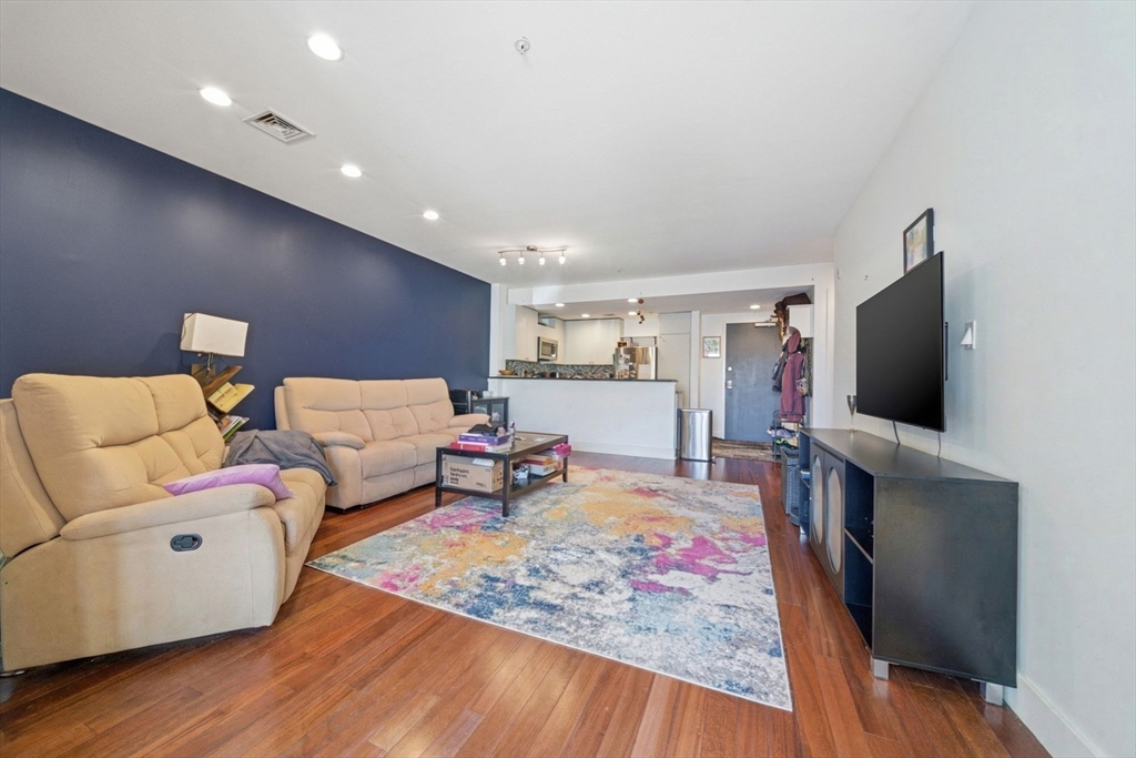 533 Cambridge St # 105