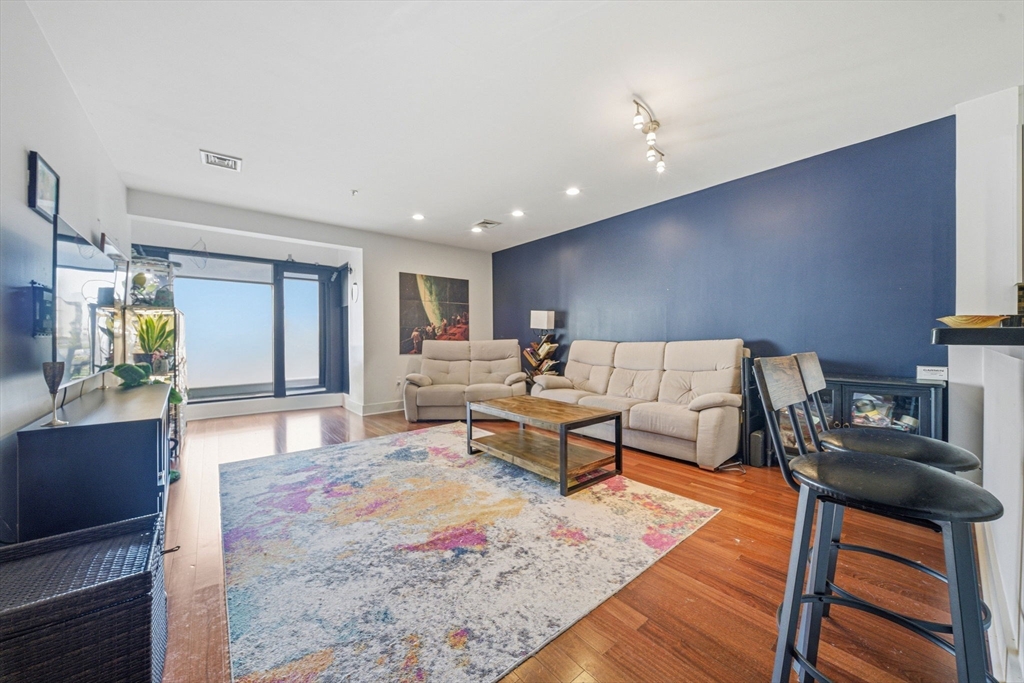 533 Cambridge St # 105