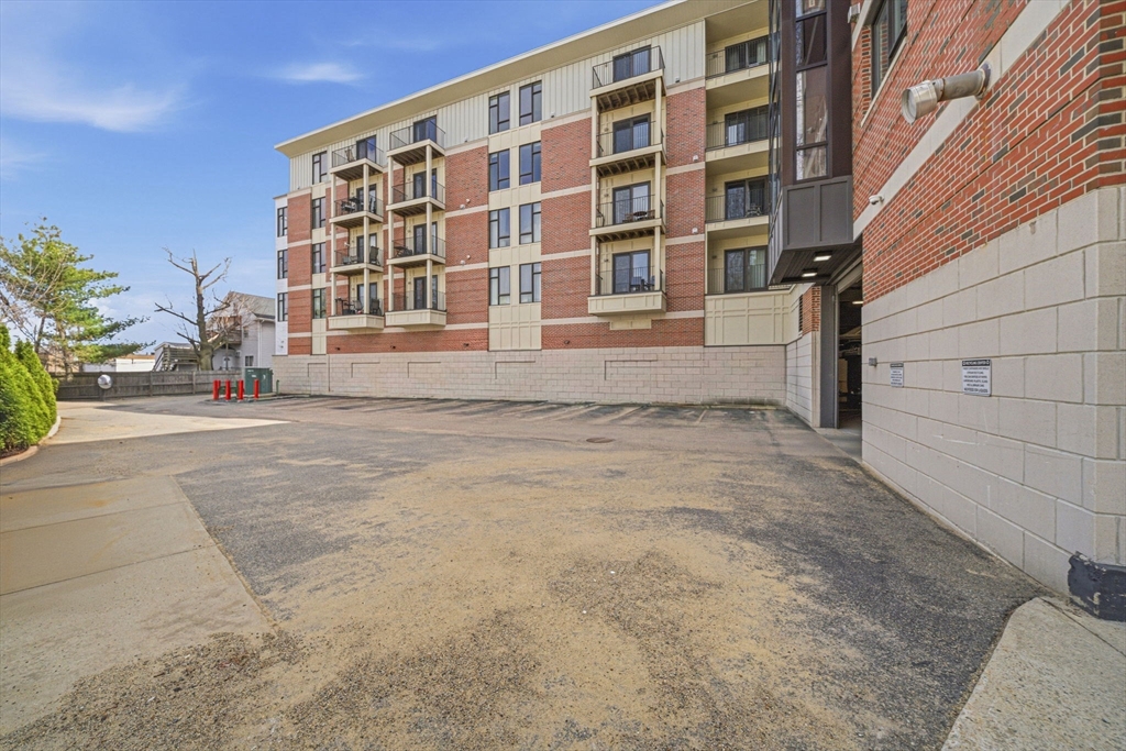 533 Cambridge St # 105