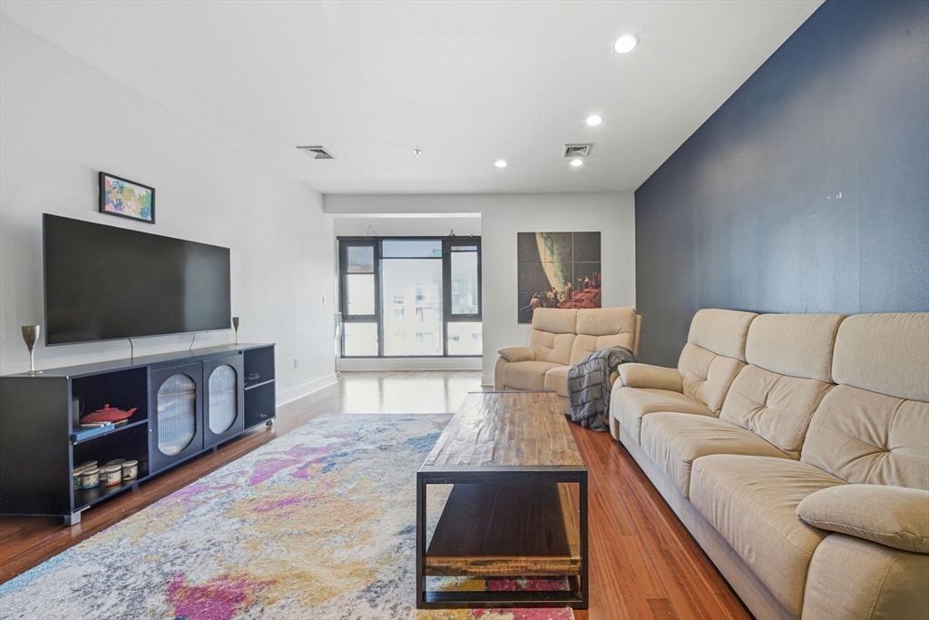 533 Cambridge St # 105