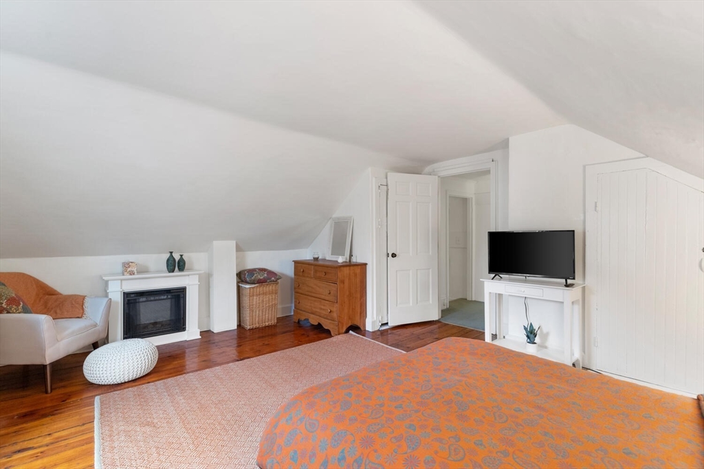 21 Roundy St.