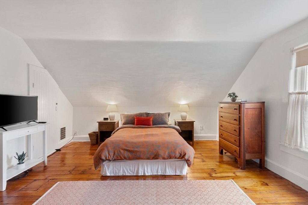 21 Roundy St.