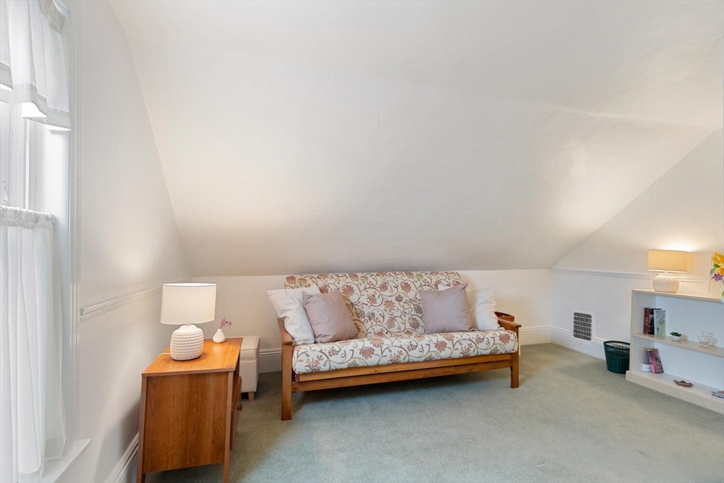 21 Roundy St.