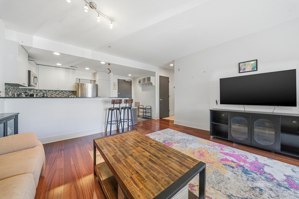 533 Cambridge St # 105