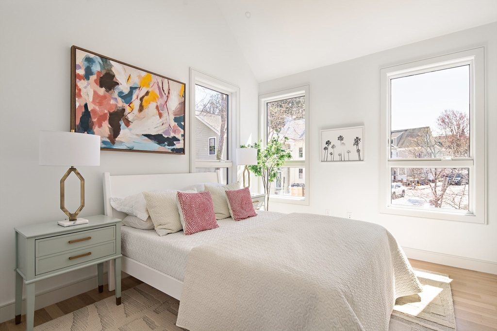 10 Thingvalla Ave