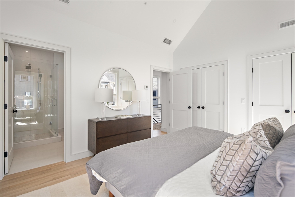 10 Thingvalla Ave # 10