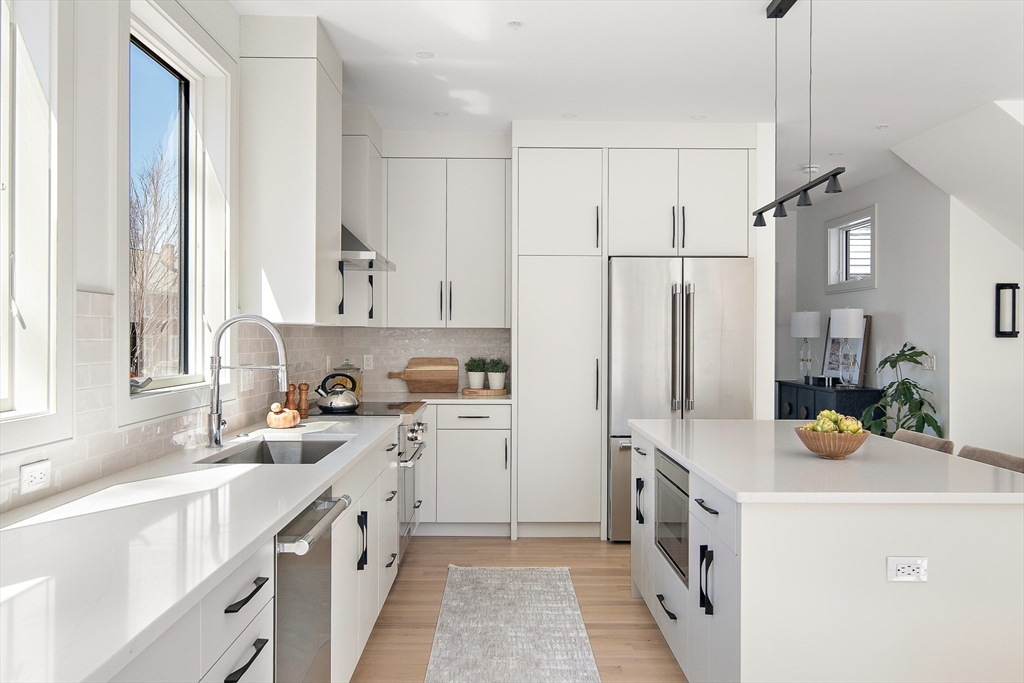 10 Thingvalla Ave # 10