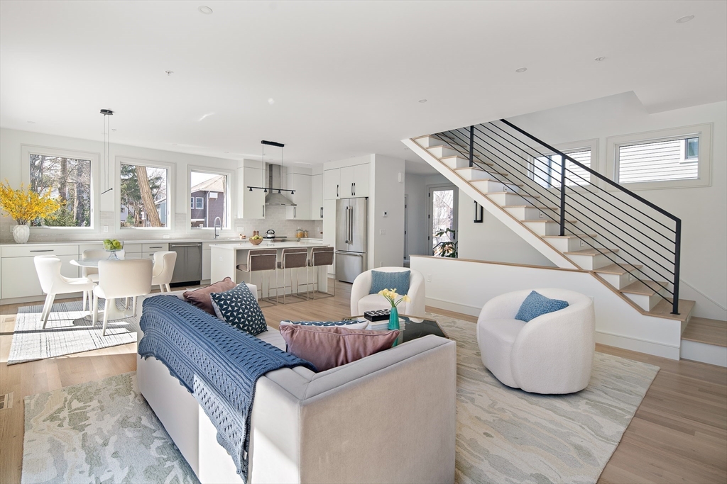 10 Thingvalla Ave # 10
