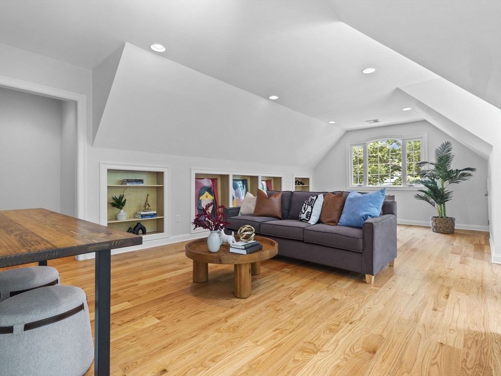 93 Goulding St W