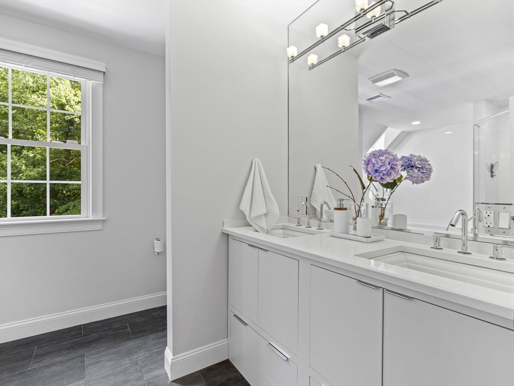 93 Goulding St W