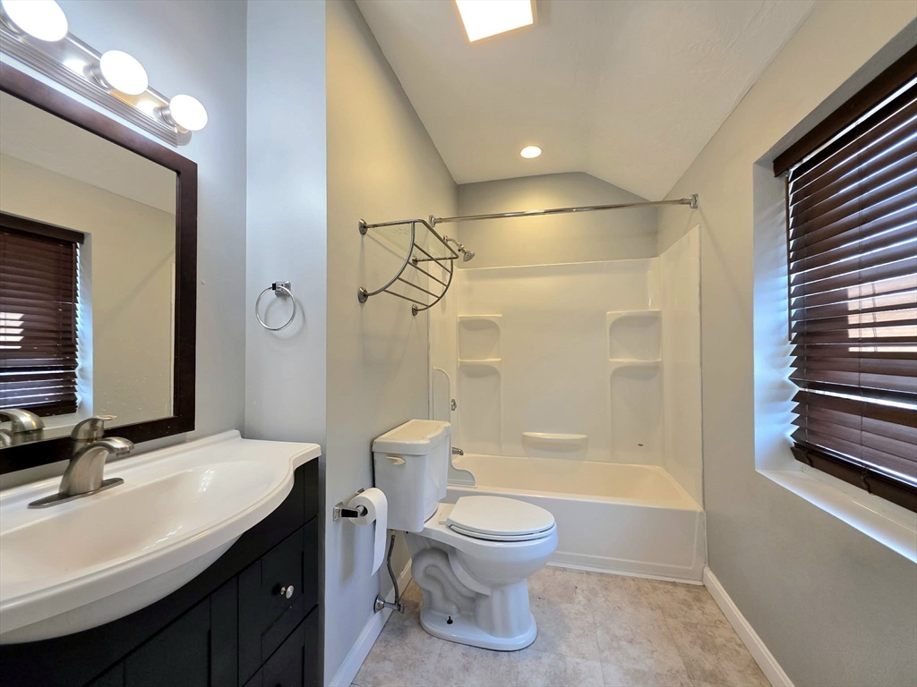 391 Hyde Park Ave # 206
