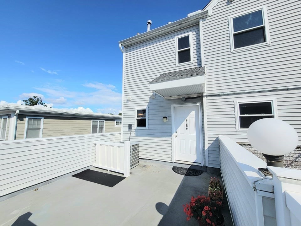 391 Hyde Park Ave # 206