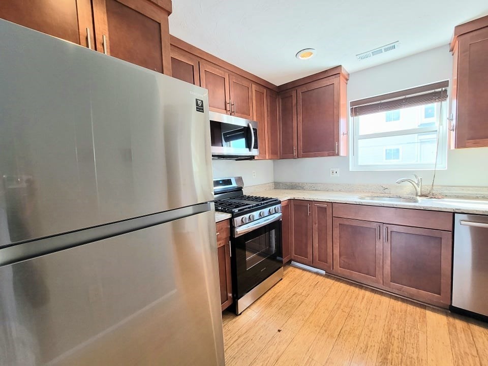 391 Hyde Park Ave # 206