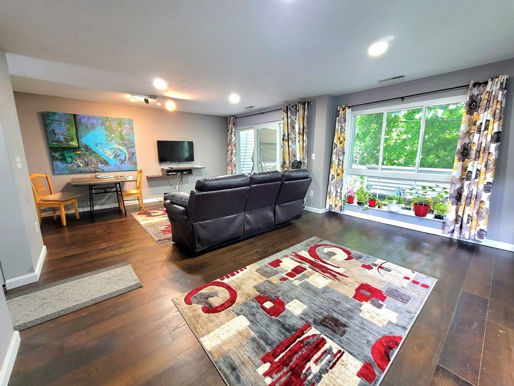 391 Hyde Park Ave # 212