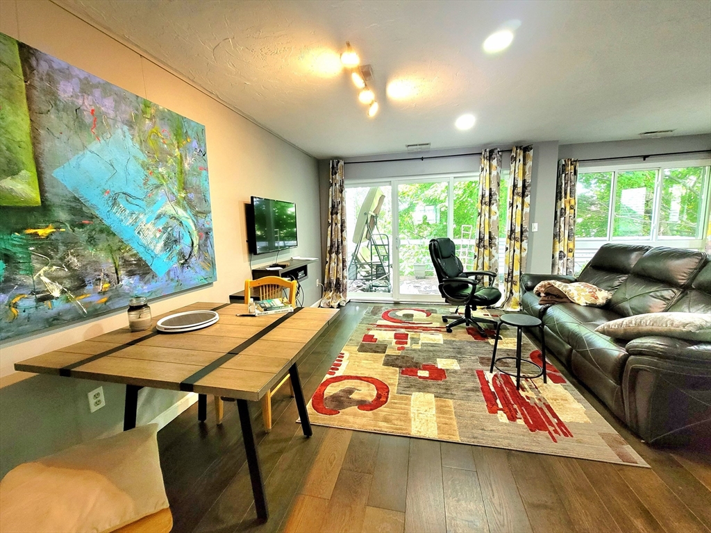391 Hyde Park Ave # 212