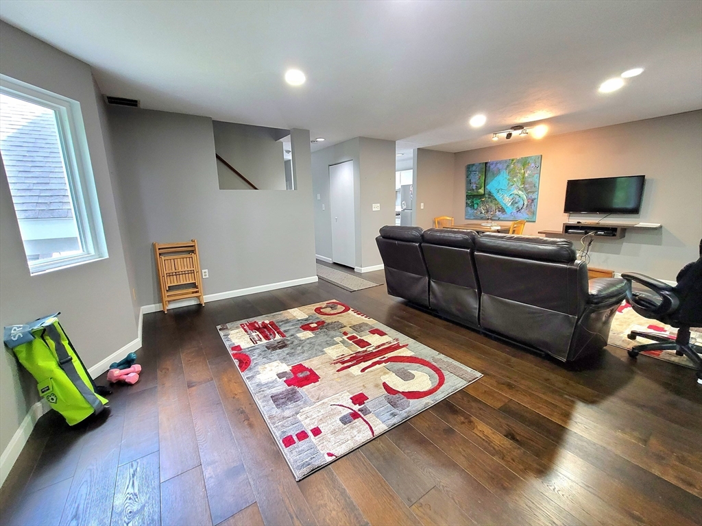 391 Hyde Park Ave # 212