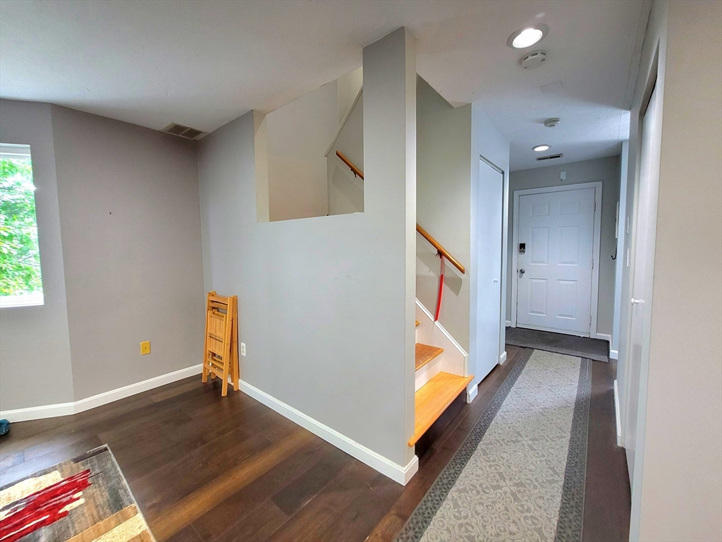 391 Hyde Park Ave # 212
