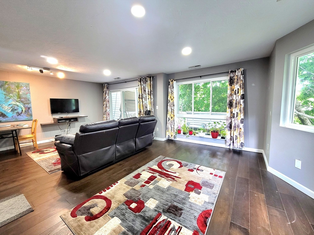 391 Hyde Park Ave # 212