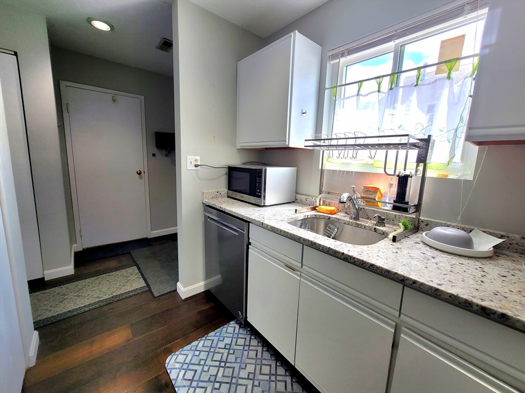 391 Hyde Park Ave # 212