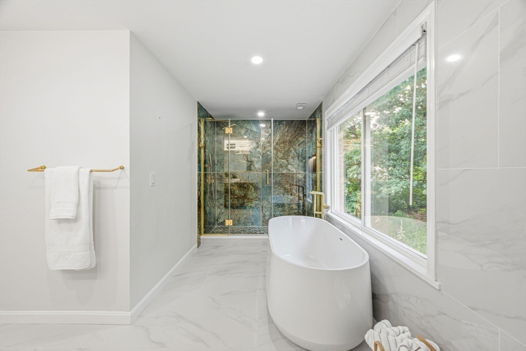 106 Colonial Drive