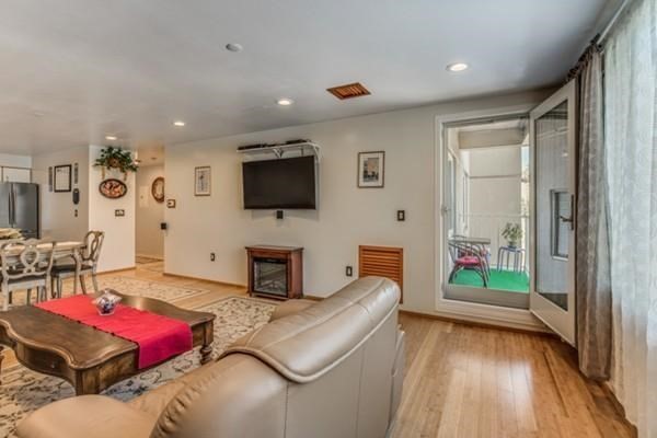 30 Chelsea St # 305