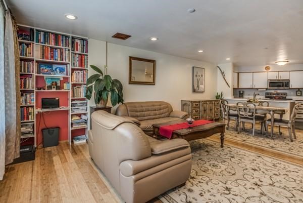 30 Chelsea St # 305