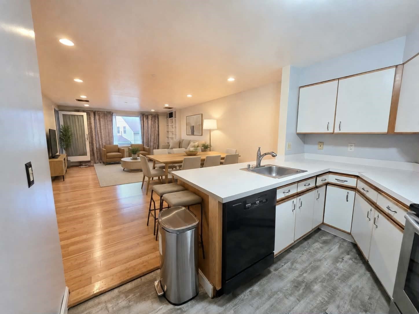 30 Chelsea St # 305