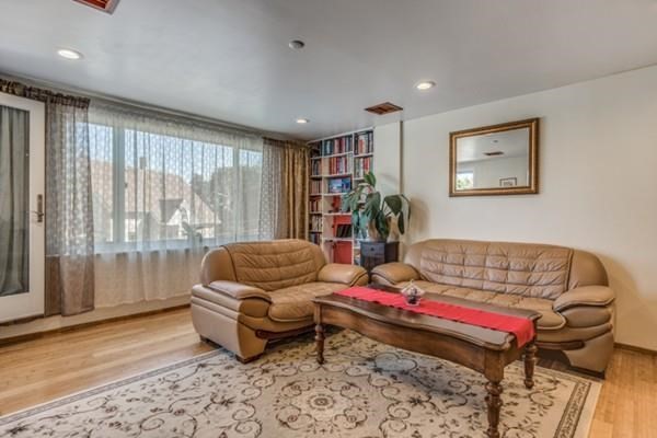30 Chelsea St # 305