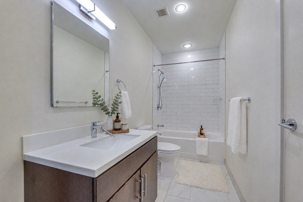 43 Westland Ave # 409