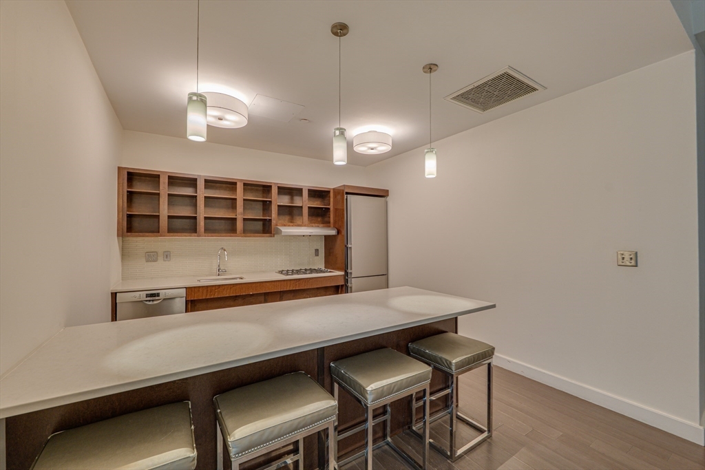 43 Westland Ave # 409