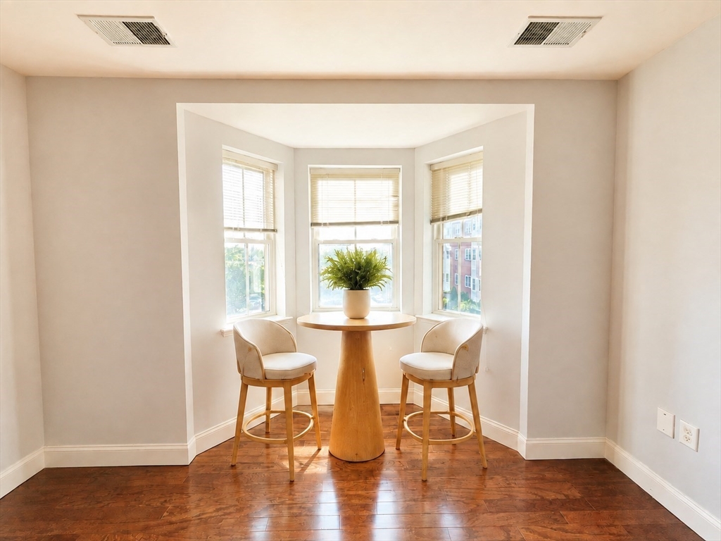 120 Wyllis Ave # 222