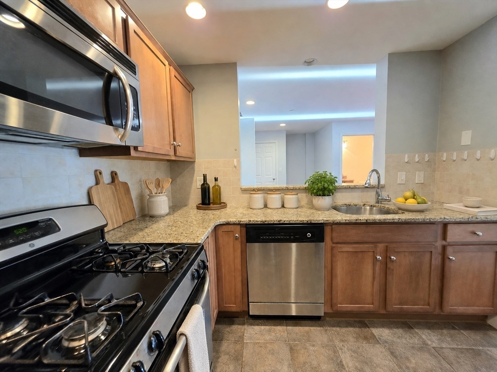 120 Wyllis Ave # 222