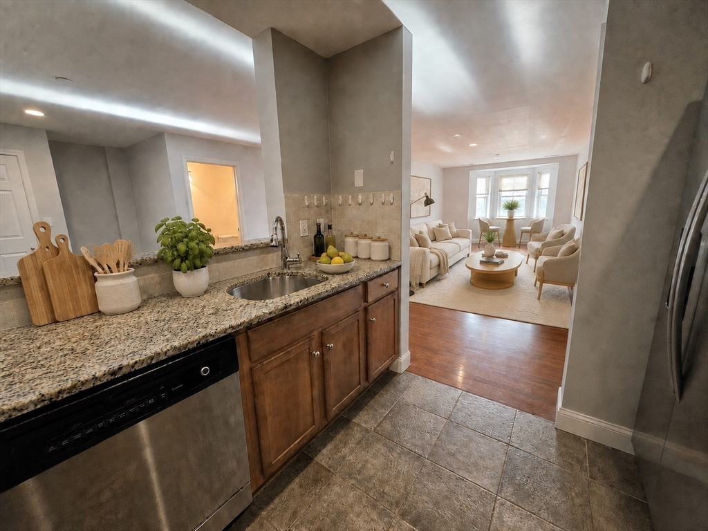 120 Wyllis Ave # 222